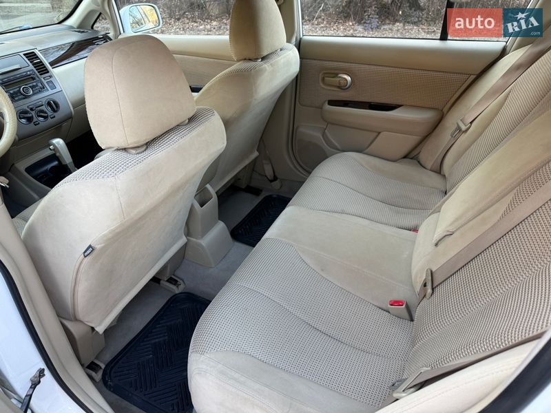 Хэтчбек Nissan Versa 2010 в Одессе
