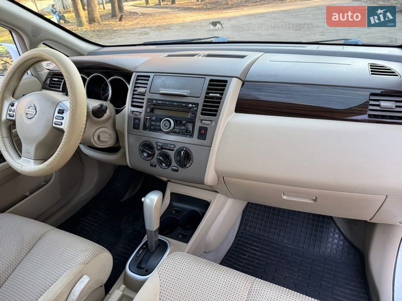 Хэтчбек Nissan Versa 2010 в Одессе