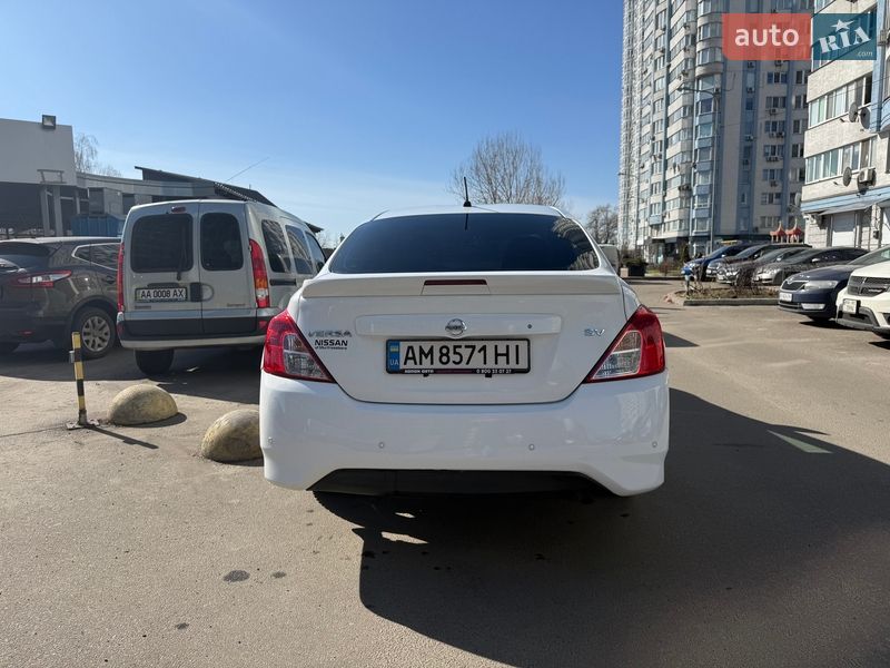Седан Nissan Versa 2017 в Киеве