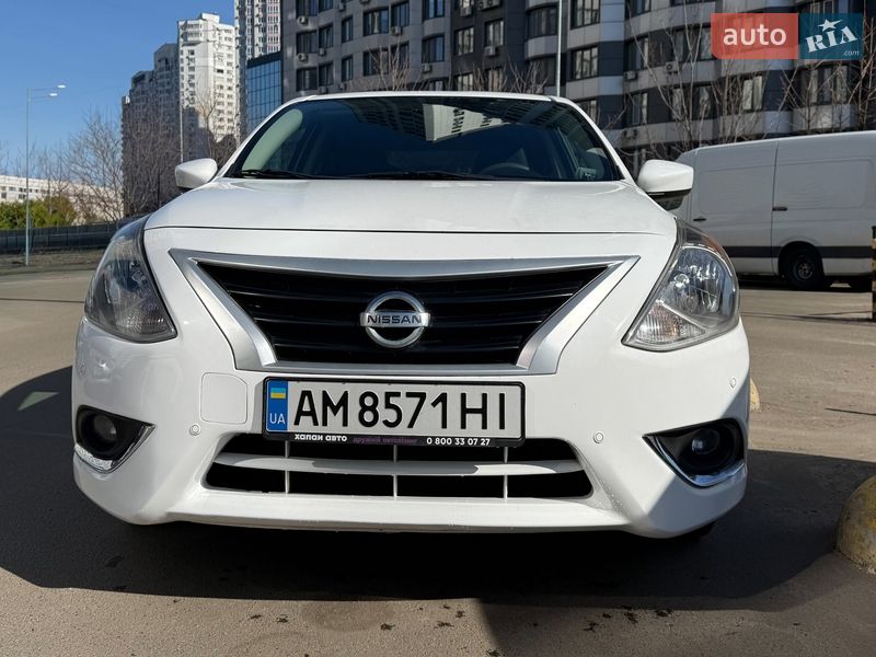 Седан Nissan Versa 2017 в Киеве