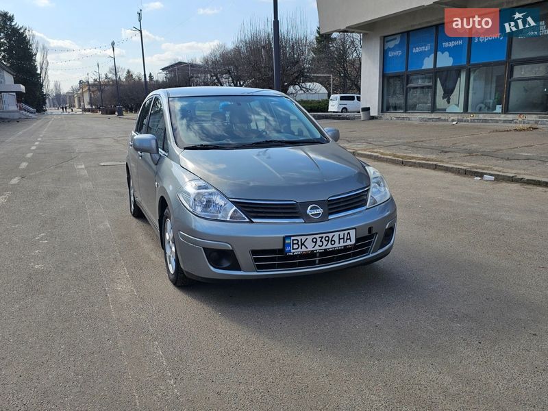 Седан Nissan Versa 2007 в Киеве фото 15 Седан Nissan Versa 2007 в Киеве