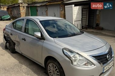 Седан Nissan Versa 2017 в Києві