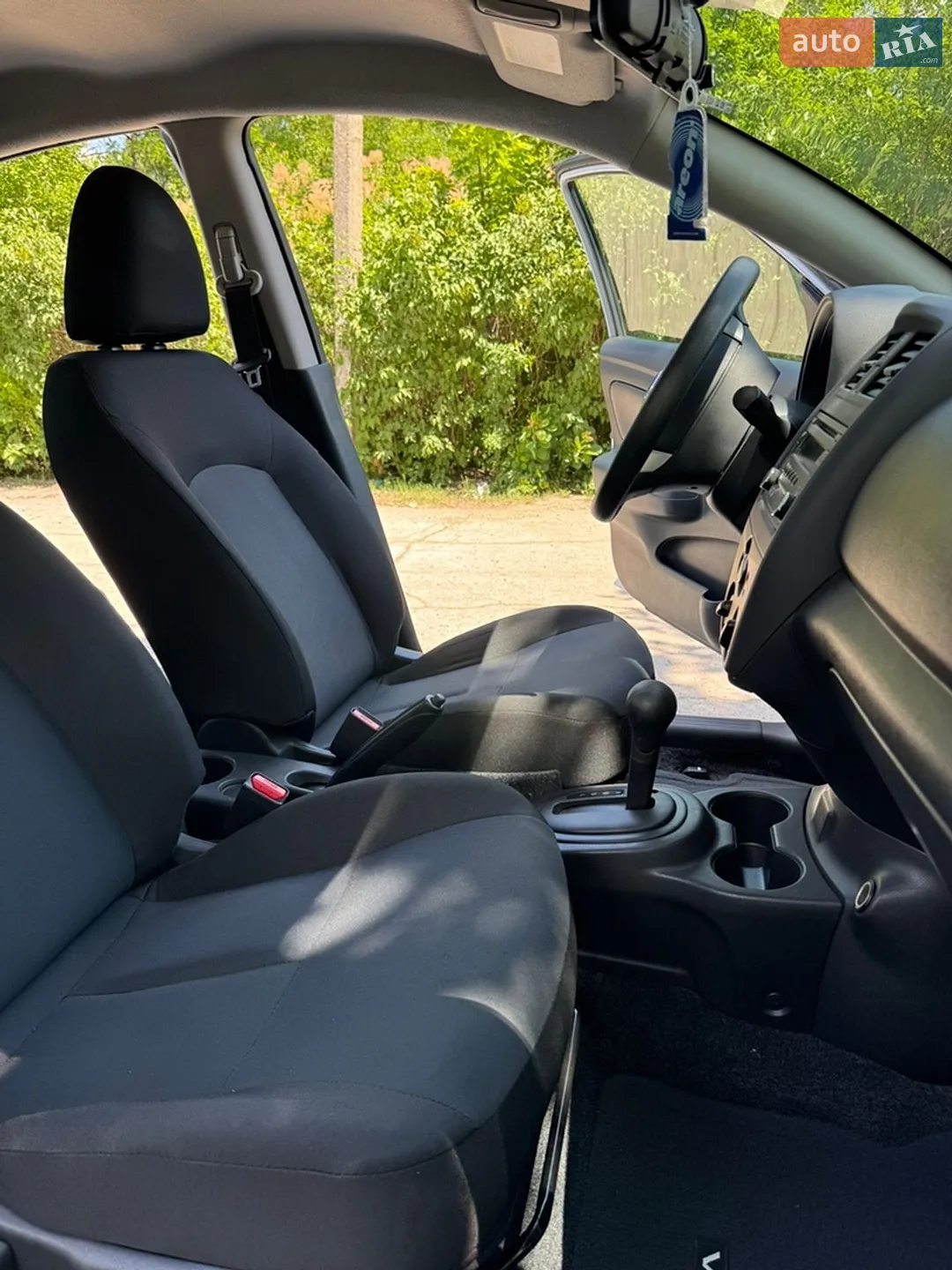 2017 Nissan Versa - мініатюра 12