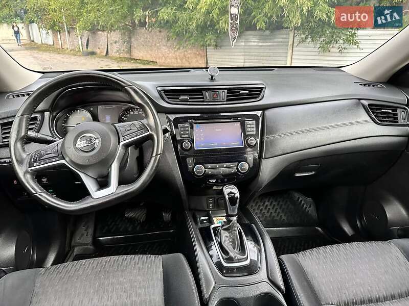 Позашляховик / Кросовер Nissan X-Trail 2017 в Івано-Франківську