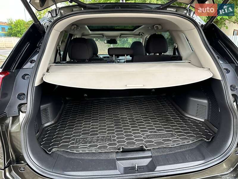 Позашляховик / Кросовер Nissan X-Trail 2017 в Івано-Франківську