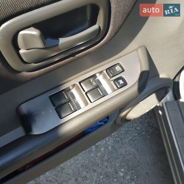 Позашляховик / Кросовер Nissan X-Trail 2005 в Харкові