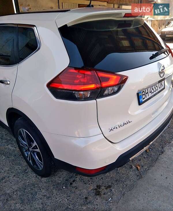 Внедорожник / Кроссовер Nissan X-Trail 2017 в Косове