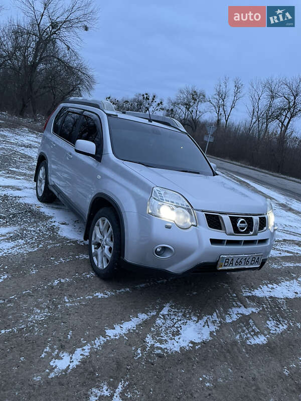 Позашляховик / Кросовер Nissan X-Trail 2012 в Новоархангельську
