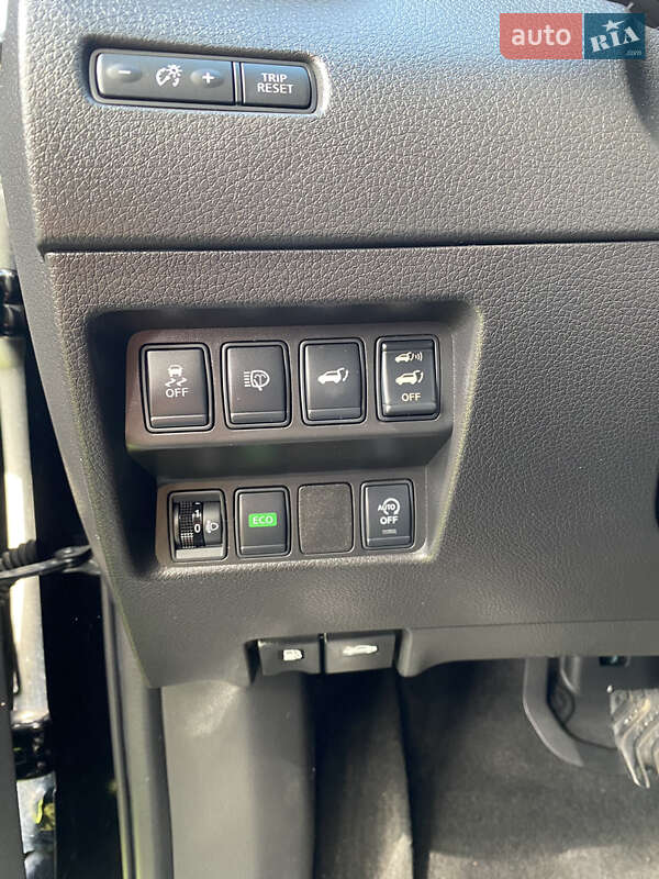 Позашляховик / Кросовер Nissan X-Trail 2015 в Городенці