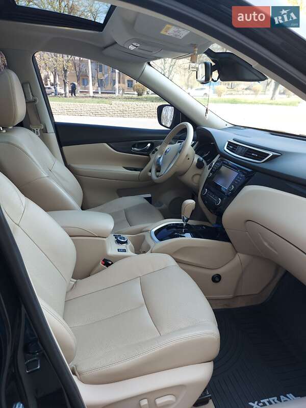 Внедорожник / Кроссовер Nissan X-Trail 2016 в Львове