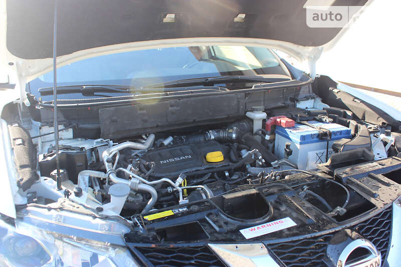 Позашляховик / Кросовер Nissan X-Trail 2015 в Дунаївцях