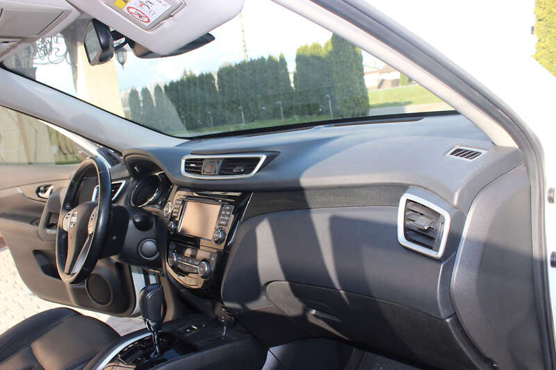 Позашляховик / Кросовер Nissan X-Trail 2015 в Дунаївцях