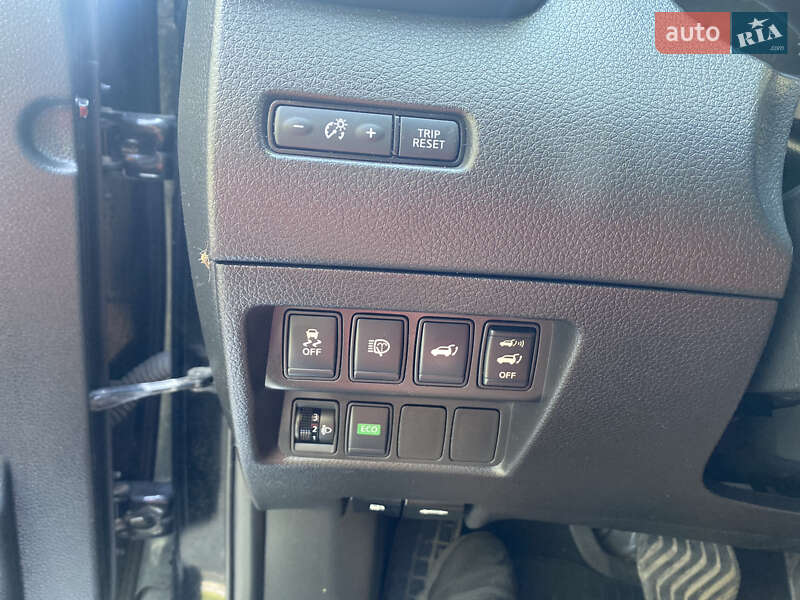 Позашляховик / Кросовер Nissan X-Trail 2017 в Горішніх Плавнях фото 18 Позашляховик / Кросовер Nissan X-Trail 2017 в Горішніх Плавнях