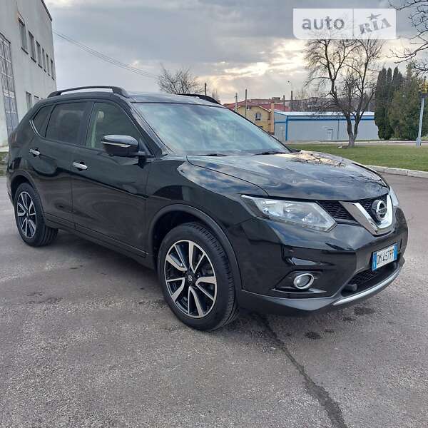 Внедорожник / Кроссовер Nissan X-Trail 2017 в Ровно