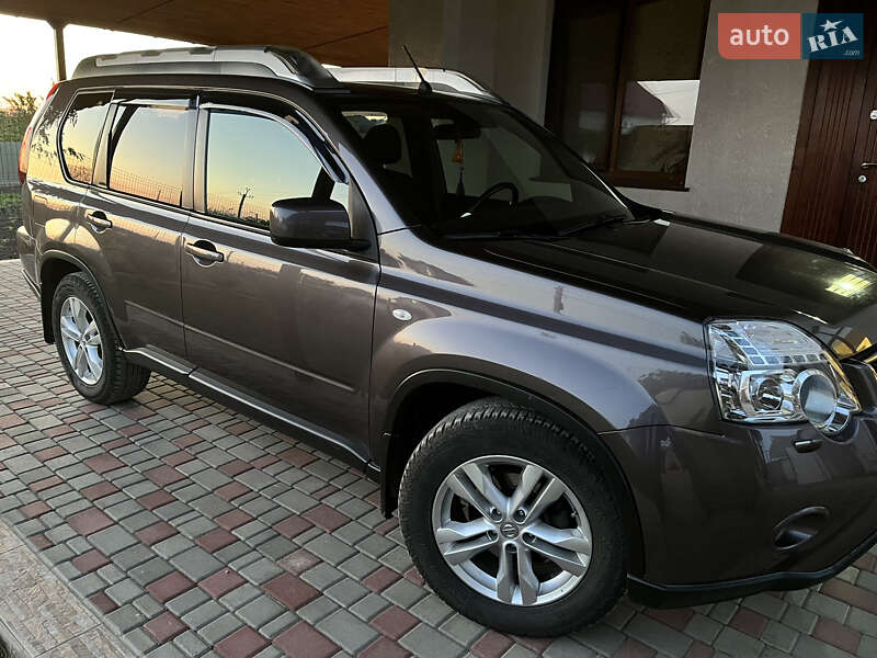 Позашляховик / Кросовер Nissan X-Trail 2013 в 
