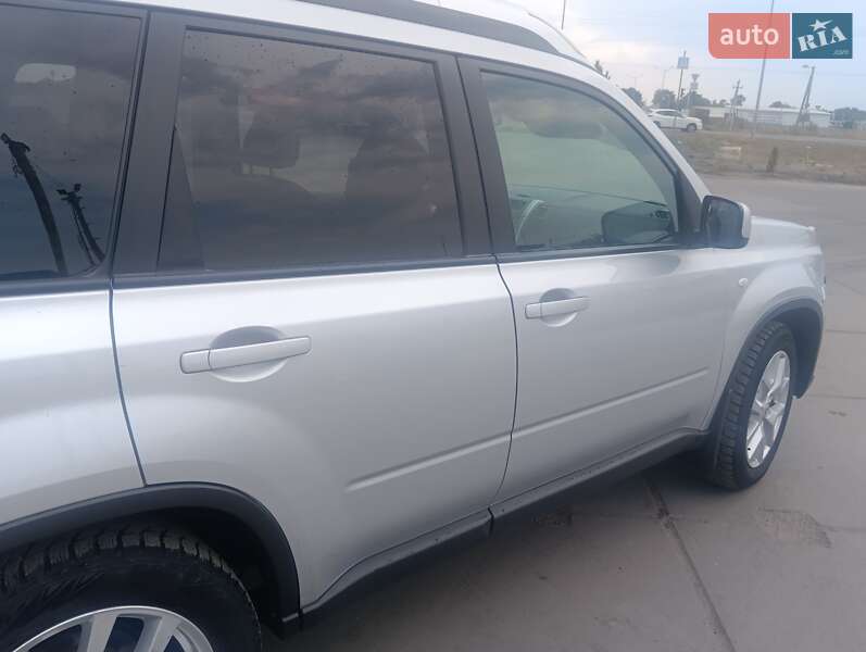 Позашляховик / Кросовер Nissan X-Trail 2011 в Дачному