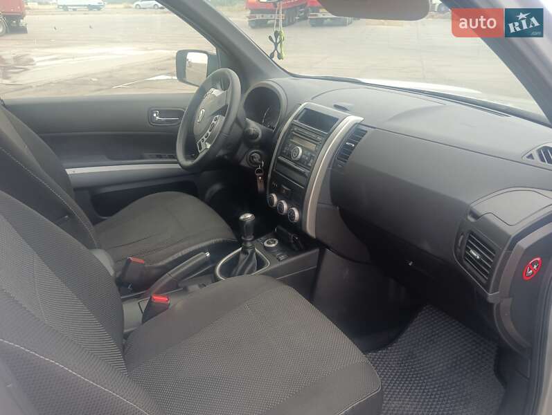 Позашляховик / Кросовер Nissan X-Trail 2011 в Дачному