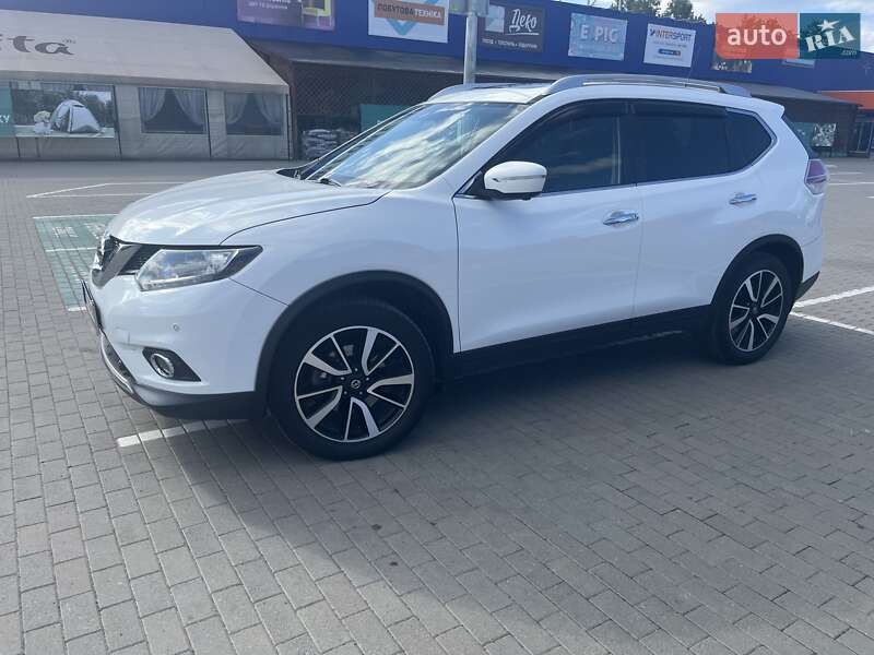 Внедорожник / Кроссовер Nissan X-Trail 2016 в Калуше