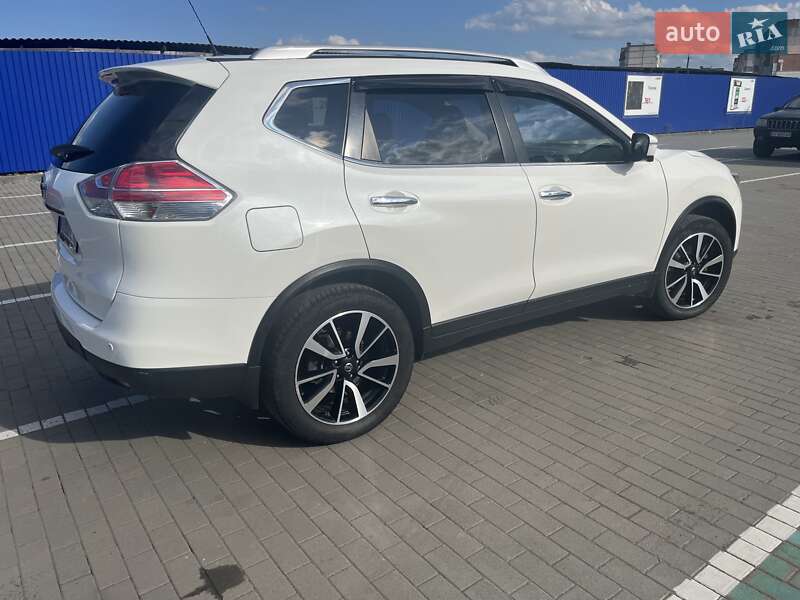 Внедорожник / Кроссовер Nissan X-Trail 2016 в Калуше