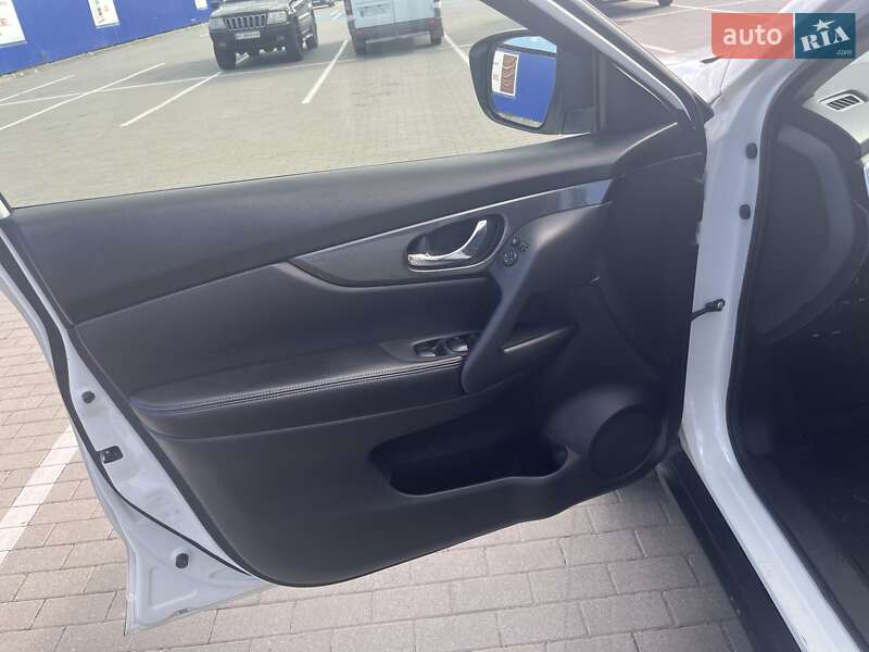 Внедорожник / Кроссовер Nissan X-Trail 2016 в Калуше