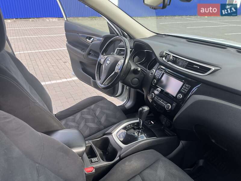 Внедорожник / Кроссовер Nissan X-Trail 2016 в Калуше