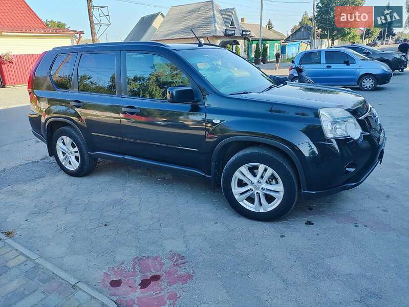 Позашляховик / Кросовер Nissan X-Trail 2011 в Рокитному