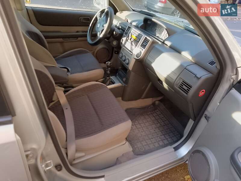 Позашляховик / Кросовер Nissan X-Trail 2005 в Харкові