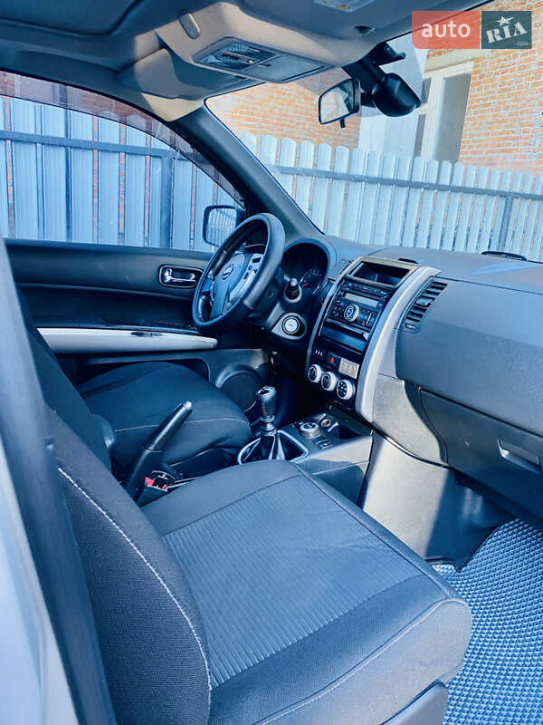 Позашляховик / Кросовер Nissan X-Trail 2011 в Львові