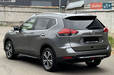 Внедорожник / Кроссовер Nissan X-Trail 2017 в 