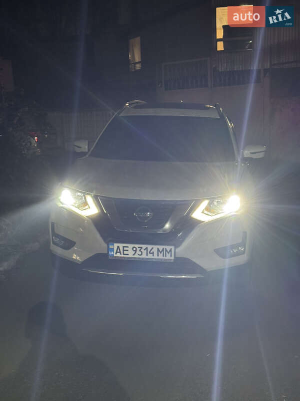 Внедорожник / Кроссовер Nissan X-Trail 2017 в Днепре
