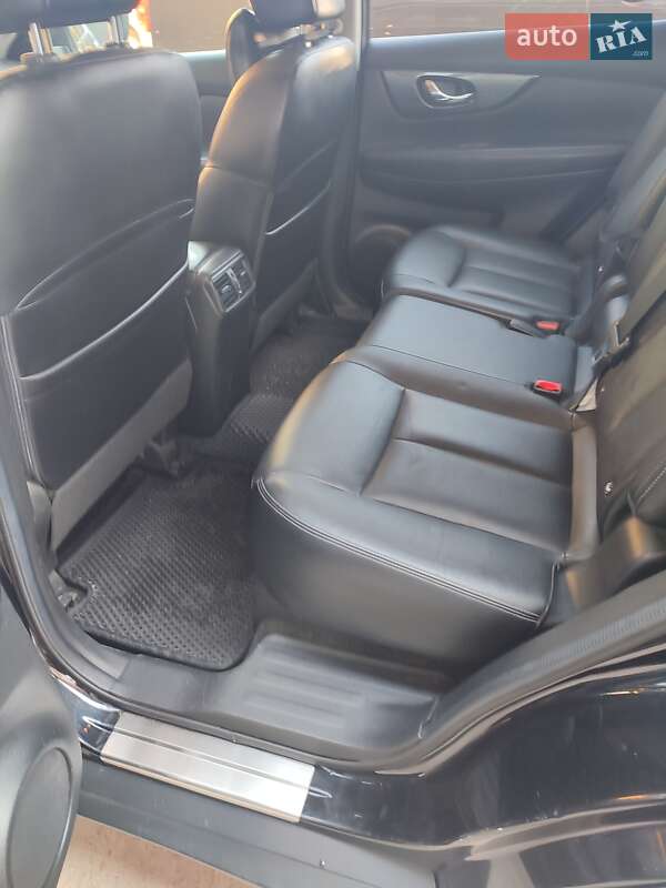 Позашляховик / Кросовер Nissan X-Trail 2014 в Десні