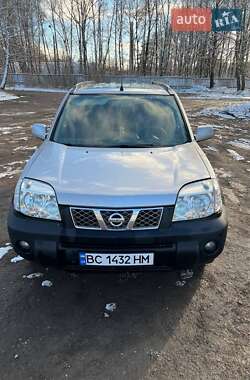 Внедорожник / Кроссовер Nissan X-Trail 2004 в Новояворовске