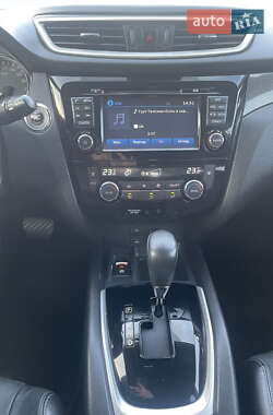 Внедорожник / Кроссовер Nissan X-Trail 2017 в 