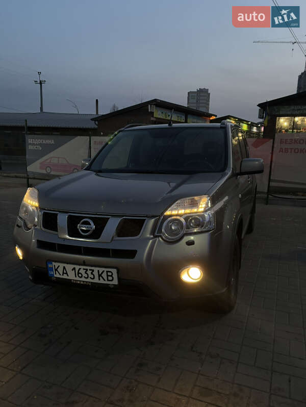 Внедорожник / Кроссовер Nissan X-Trail 2013 в Вышгороде