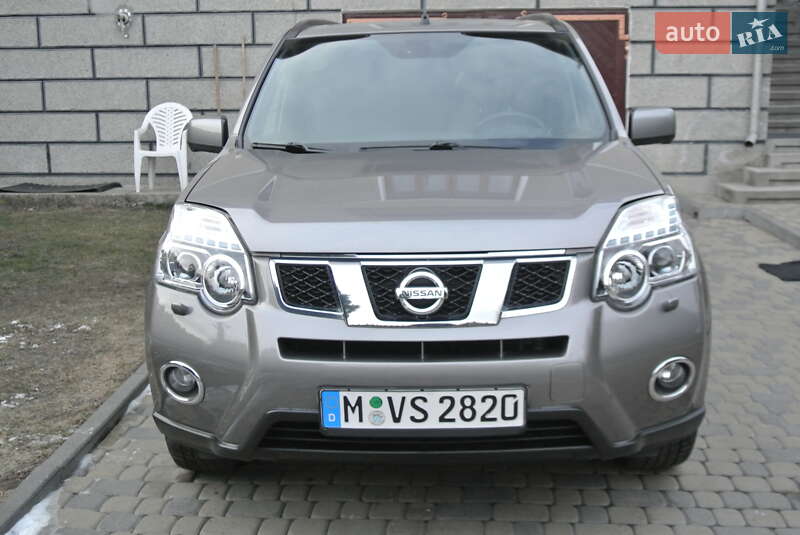 Позашляховик / Кросовер Nissan X-Trail 2013 в 