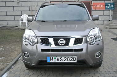 Позашляховик / Кросовер Nissan X-Trail 2013 в 