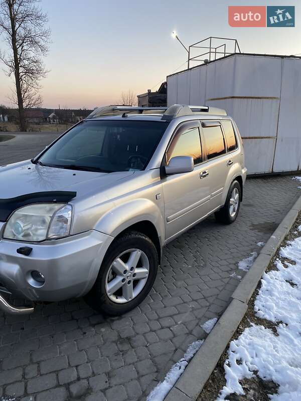 Позашляховик / Кросовер Nissan X-Trail 2005 в Новояворівську