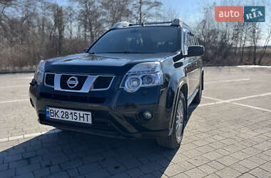 Позашляховик / Кросовер Nissan X-Trail 2011 в 