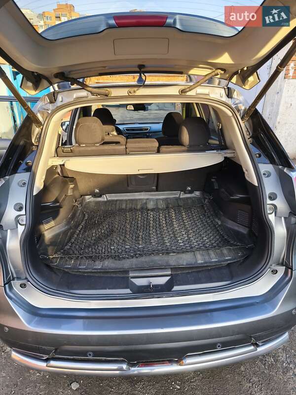 Позашляховик / Кросовер Nissan X-Trail 2016 в Полтаві