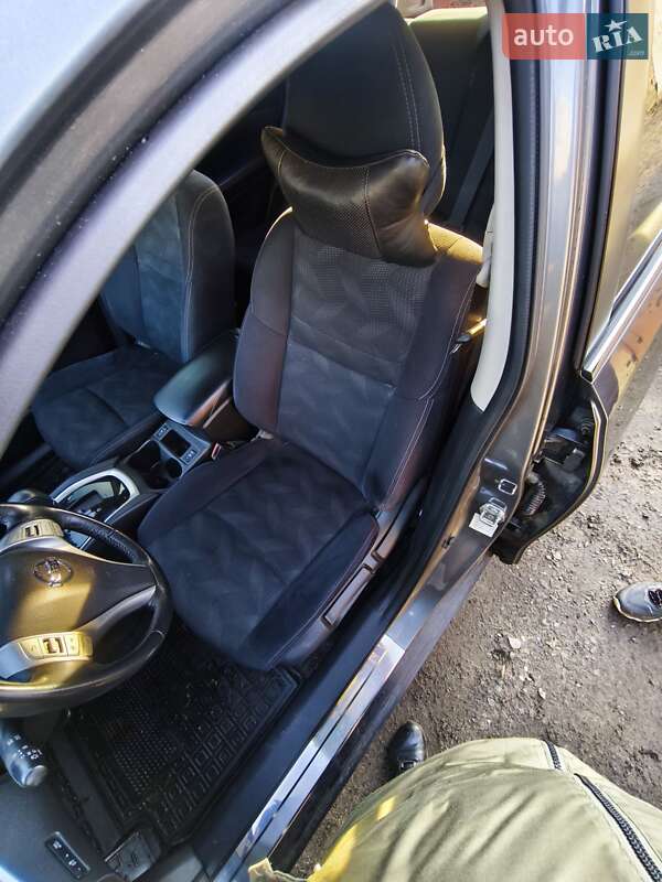 Позашляховик / Кросовер Nissan X-Trail 2016 в Полтаві