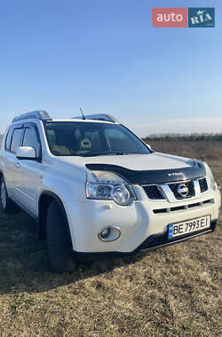Позашляховик / Кросовер Nissan X-Trail 2012 в 