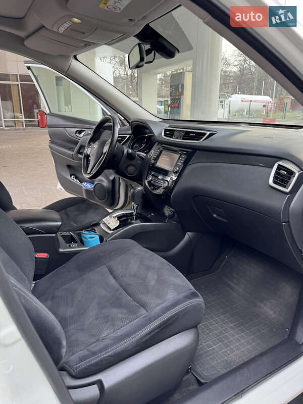 Позашляховик / Кросовер Nissan X-Trail 2017 в Дніпрі