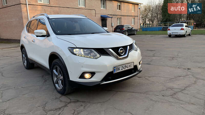 Внедорожник / Кроссовер Nissan X-Trail 2016 в Ровно