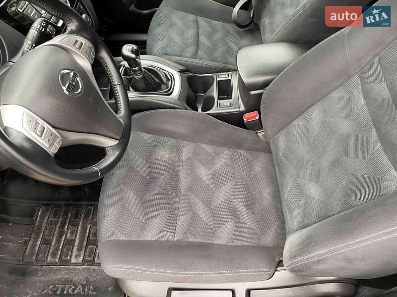 Внедорожник / Кроссовер Nissan X-Trail 2016 в Калуше