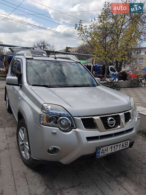 Внедорожник / Кроссовер Nissan X-Trail 2014 в 