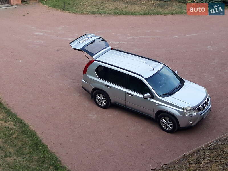 Позашляховик / Кросовер Nissan X-Trail 2010 в 