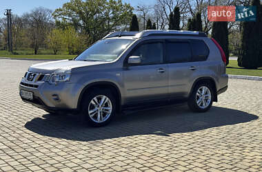 Позашляховик / Кросовер Nissan X-Trail 2011 в 