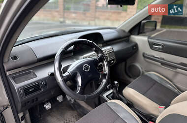 Внедорожник / Кроссовер Nissan X-Trail 2003 в 