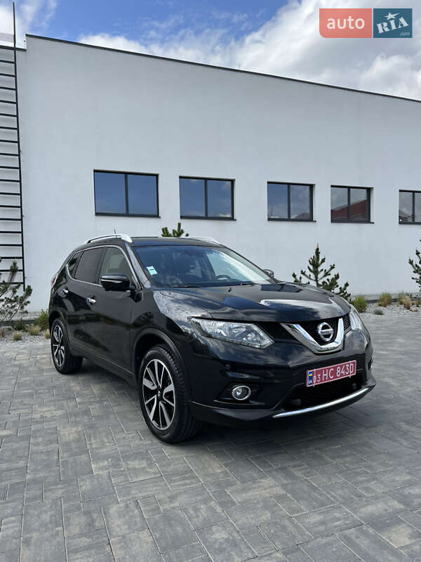 Внедорожник / Кроссовер Nissan X-Trail 2017 в 