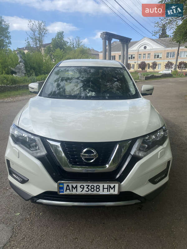 Позашляховик / Кросовер Nissan X-Trail 2017 в Коростишеві